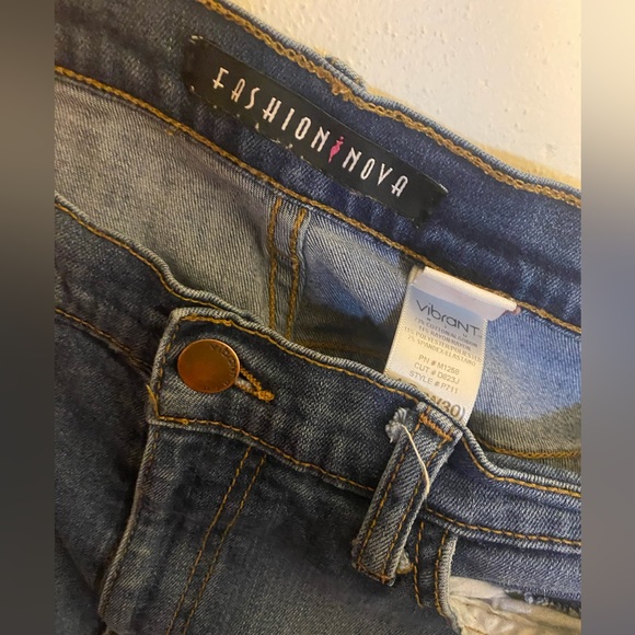 Fashion nova ripped jeans - Picture 2 of 3